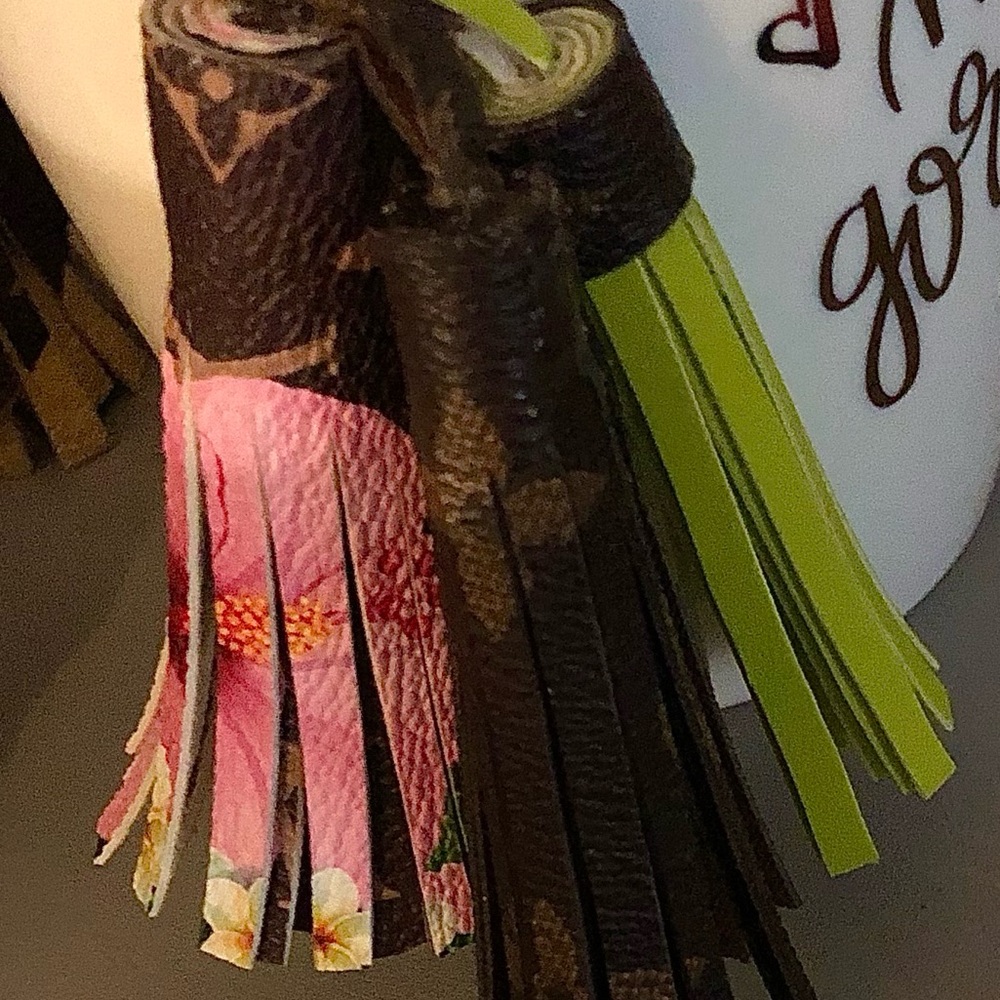 Handmade Spring Tassel Key Holder - Picture 2 of 3